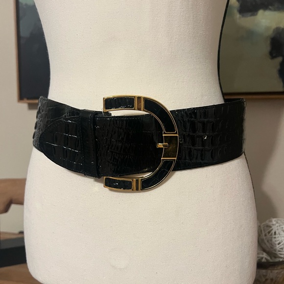 Vintage Avignon Black Croc Embossed Statement Belt Gold Tone Inlay Buckle SM - Picture 4 of 12